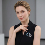 Elegant Crystal Wreath Brooch - Luxury Floral Lapel Pin & Scarf Buckle